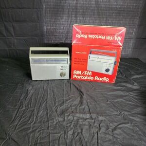 Vintage AM/FM Portable Rabio With Box And‎ Manual, Tested/Works
